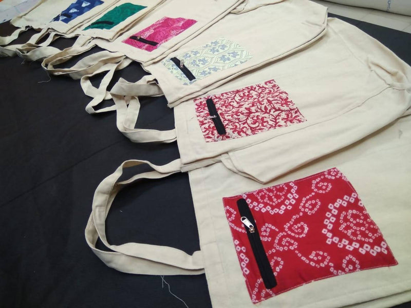 CANVAS BAGS WITH PRINTS | Lifestyle