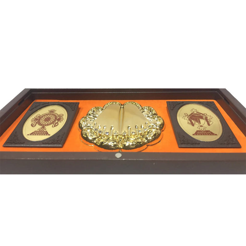 TIRUPATHI SRI BALAJI IN ACRYLIC GIFT BOX WITH LAKSHMI PADMAVATI AND GOLD PLATED PADHAM SHANKU CHAKRAM | Gifts